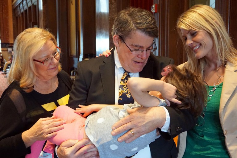 Familias de Iowa se juntan en el Capitolio en Des Moines para apoyar el acceso a las medicinas hechas de cannabis