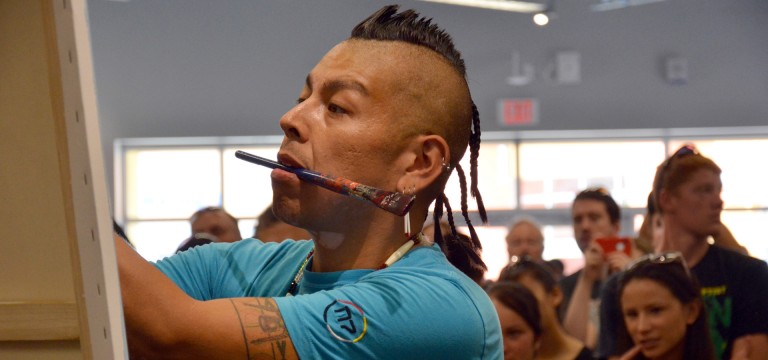 Artista Bunky Echo-Hawk será parte de la celebración del 45º Aniversario del Centro Cultural Latino y Nativo Americano