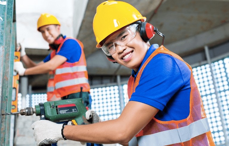 Contribuciones de Jóvenes Inmigrantes Benefician a los Trabajadores Estadounidenses
