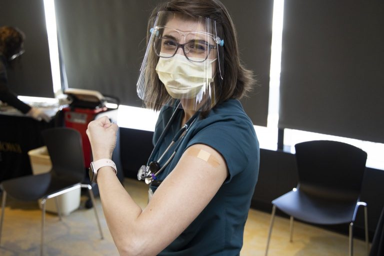 Iowa health care workers receive first COVID-19 vaccinations