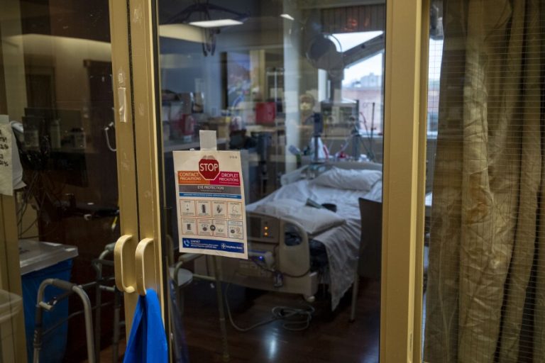 Las hospitalizaciones por COVID-19 en Iowa y las tasas de positividad de las pruebas siguen aumentando