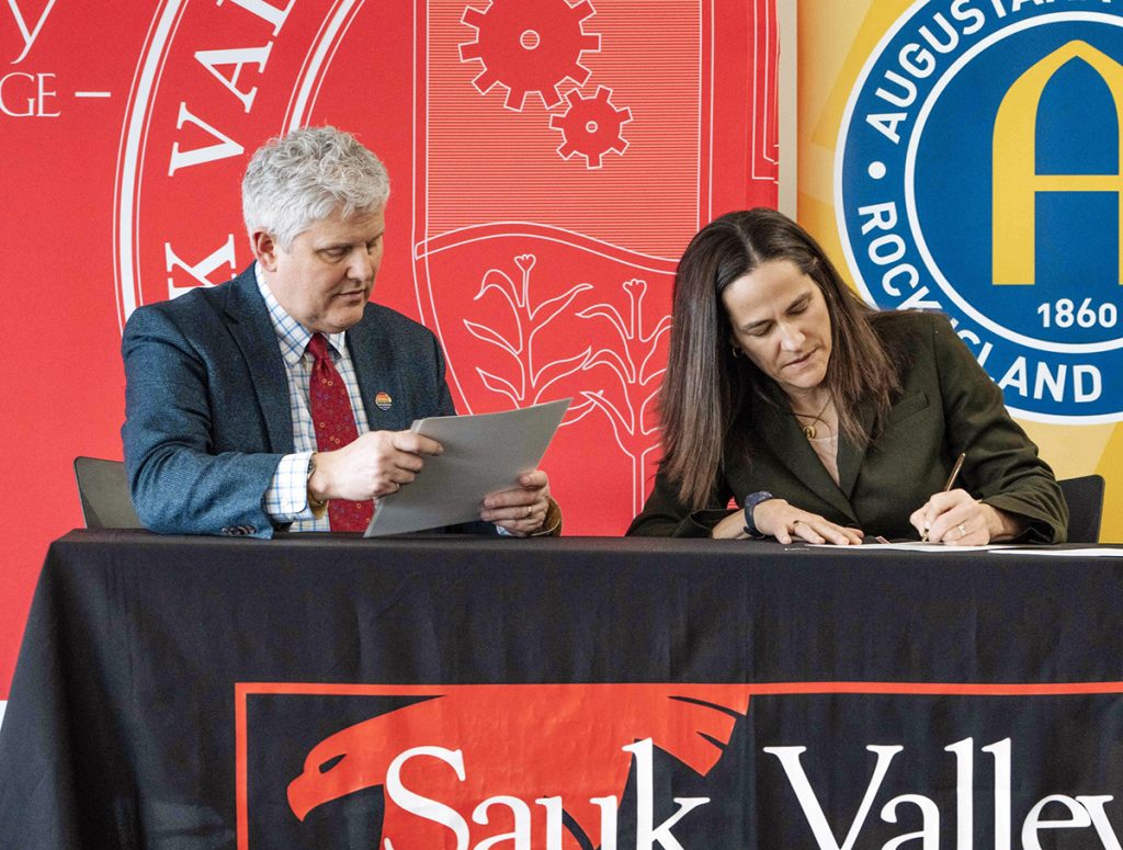 Sauk Valley Community College firma un acuerdo con Augustana College ...