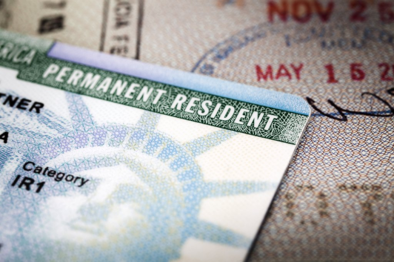 El proyecto de ley exigiría el uso de “E-Verify” para comprobar el estatus migratorio de los trabajadores