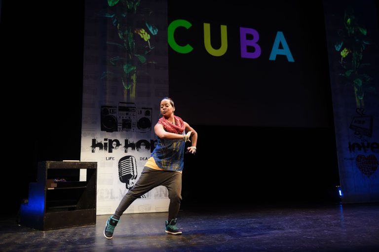 Una artista afrocubana infunde hip hop, salsa y merengue a un musical preescolar 