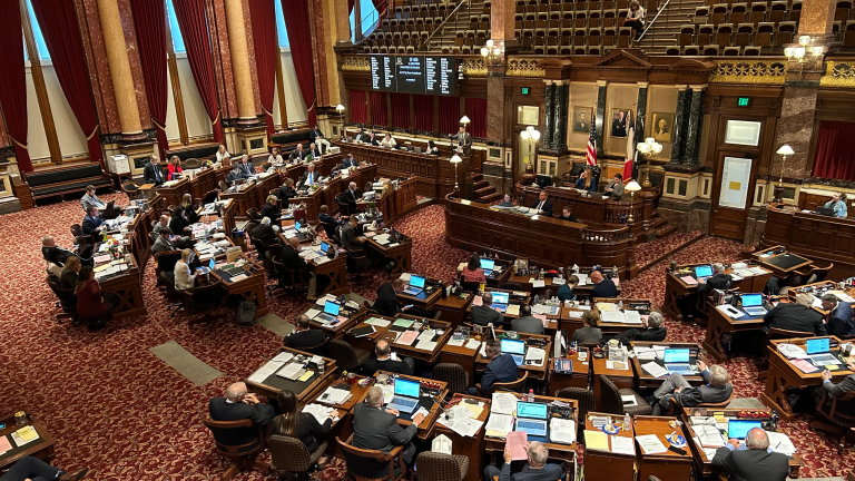 Iowa Senate votes to require businesses use E-Verify to avoid hiring undocumented workers