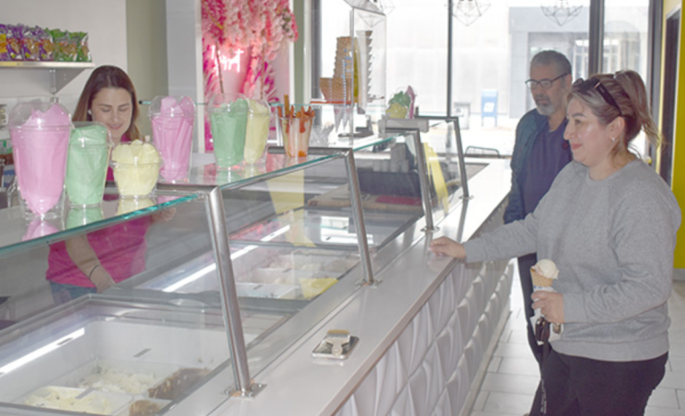 Una nativa de Marshalltown abre oficialmente la heladería La Michoacana Xtra en el centro de la ciudad
