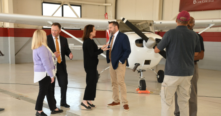 Coe College partners with Eastern Iowa Airport, Revv Aviation to open flight school