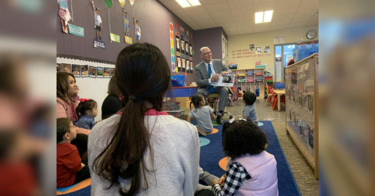 El departamento estatal de educación recibe un subsidio de 55 millones de dólares para la alfabetización