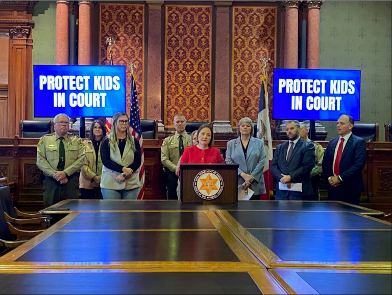 La Legislatura de Iowa avanza en la reforma constitucional para restaurar el testimonio a distancia de los niños en los tribunales