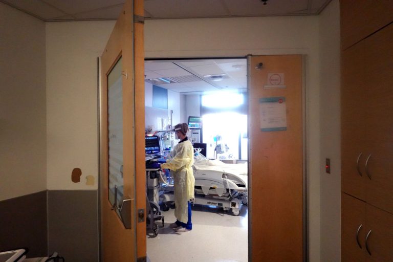 Los estados se apresuran a proteger a los hospitales de los recortes republicanos a Medicaid