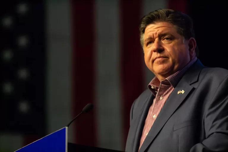 Gov. JB Pritzker speaks at the Illinois Democratic County Chairs’ Association annual breakfast meeting in Springfield on Aug. 13, 2025. (Capitol News Illinois photo by Jerry Nowicki)