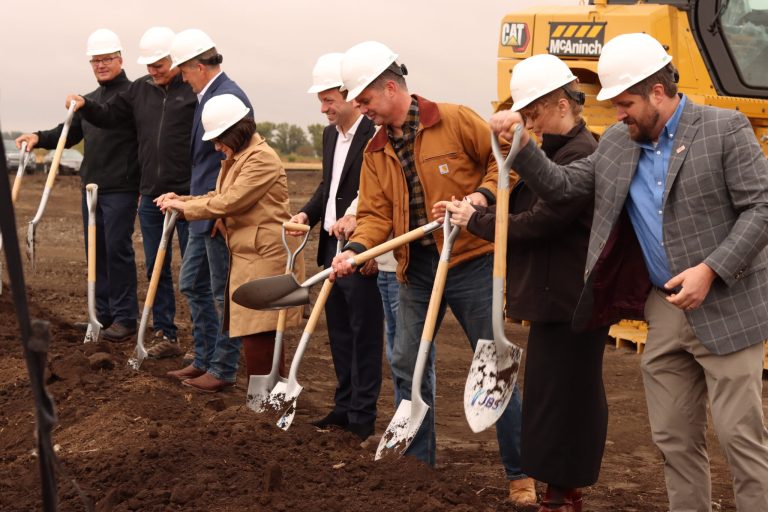 JBS inicia la construcción de una planta de salchichas en Perry