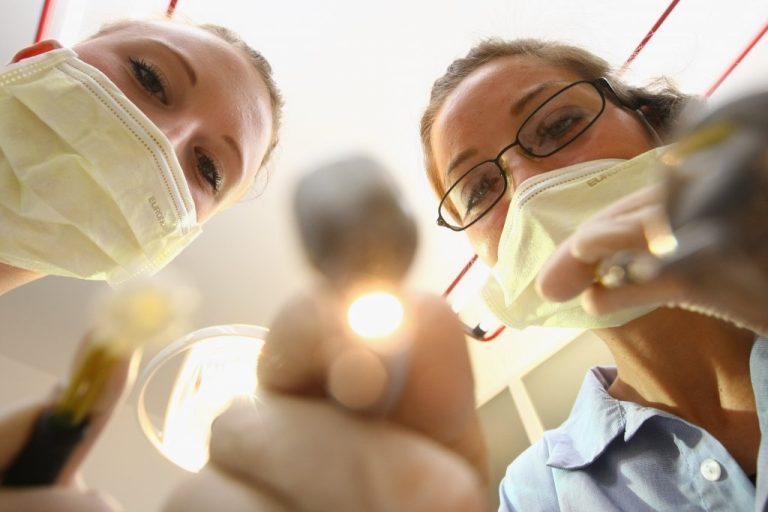 Universidad de Des Moines ofrecerá chequeos médicos gratuitos para adultos mayores de 50 años