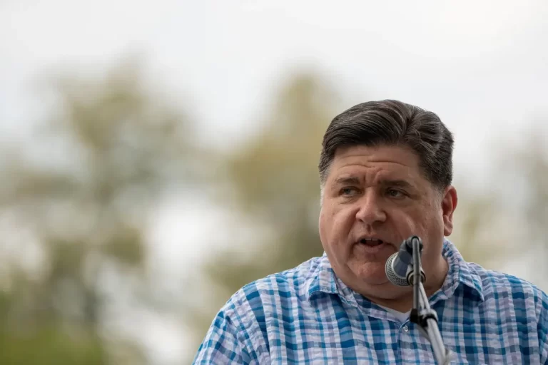 Iowa lawmaker proposes study to shift Iowa-Illinois border, add counties