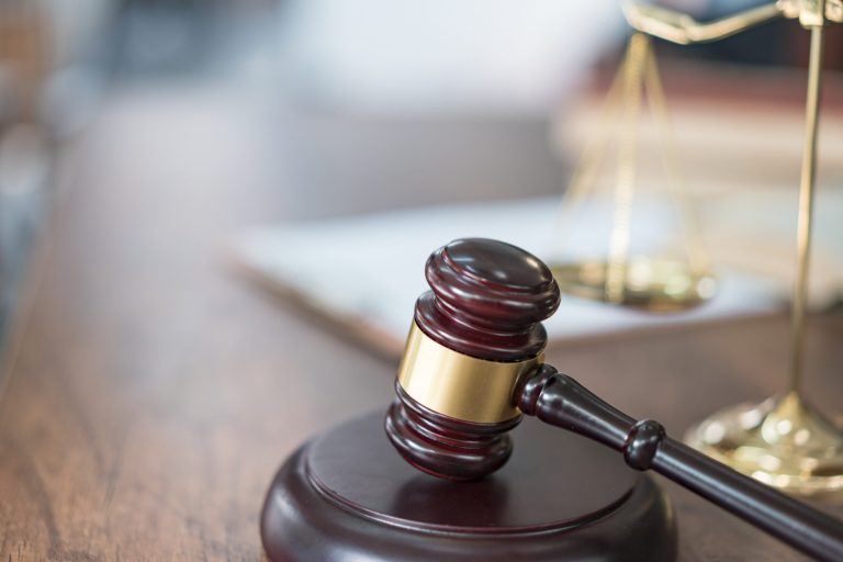 Iowa ordena liberar a solicitante de asilo boliviano detenido 11 meses tras un fallo migratorio