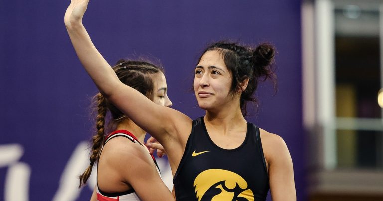 Iowa women’s wrestling, Val Solorio and Lilly Luft ready for first NCAA championships