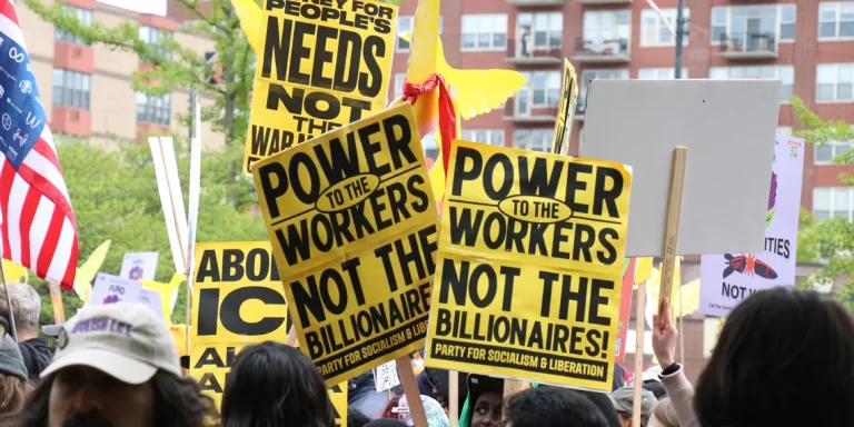 Protestas del Primero de Mayo en Illinois vinculan derechos laborales y derechos de inmigrantes