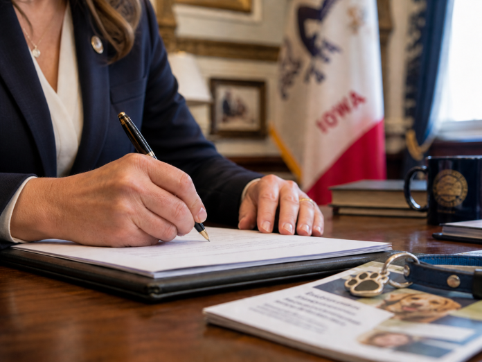 GovKimSigns