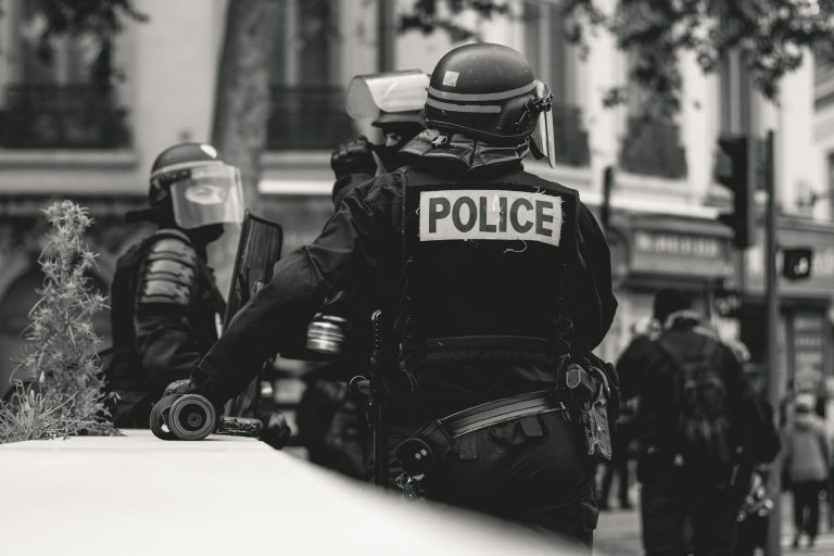Legisladores latinos de Illinois condenan el aumento de los operativos de ICE