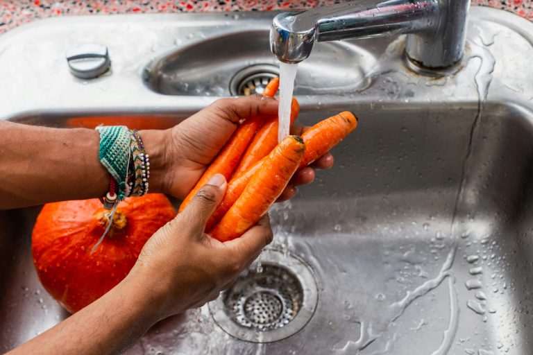 Casos de ciclosporiasis casi se duplican en Iowa: cómo lavar frutas y verduras