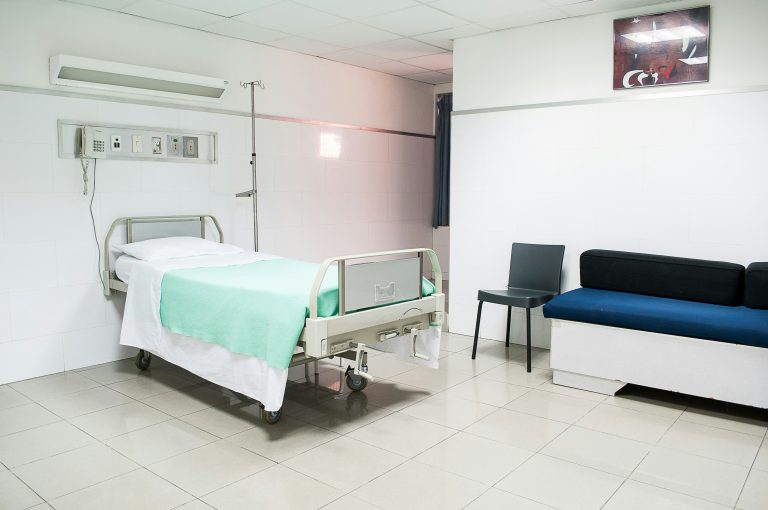 Hospital de Council Bluffs dejará de atender partos el 31 de agosto