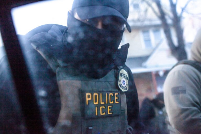 ICE ordena usar cámaras corporales durante paradas de vehículos