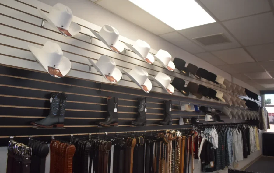 Ropa vaquera de estilo mexicano y western disponible en La Bufa de Marshalltown