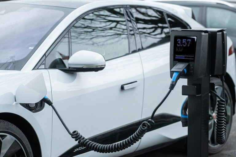 Illinois ofrece reembolsos de hasta $4,000 por autos eléctricos nuevos o usados