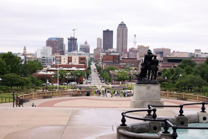Des_Moines_skyline_(55298344286)
