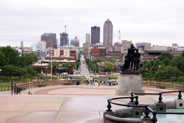 Empleos en Des Moines: dónde buscar vacantes y ayuda gratuita