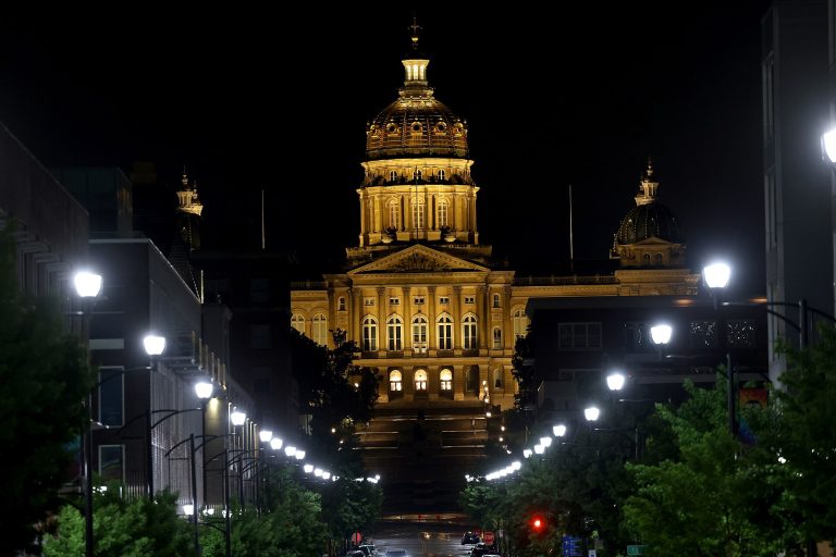 Beneficios en Iowa 2026: fechas y guías de SNAP, WIC, Medicaid, renta y cuidado infantil