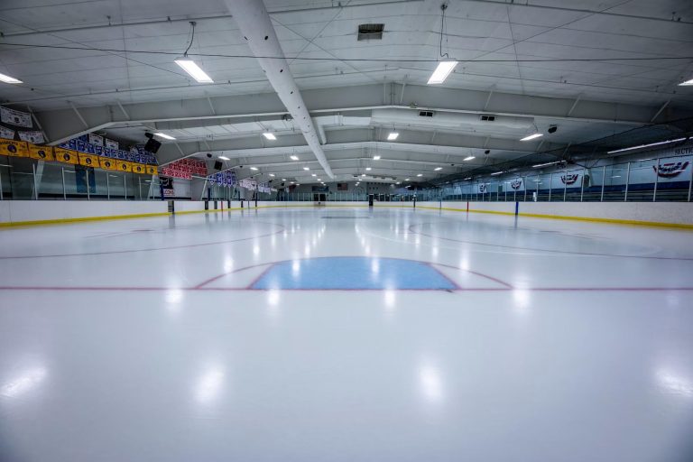 Davenport ice arena closes for 4–5 weeks after mold is found in 2 locker rooms