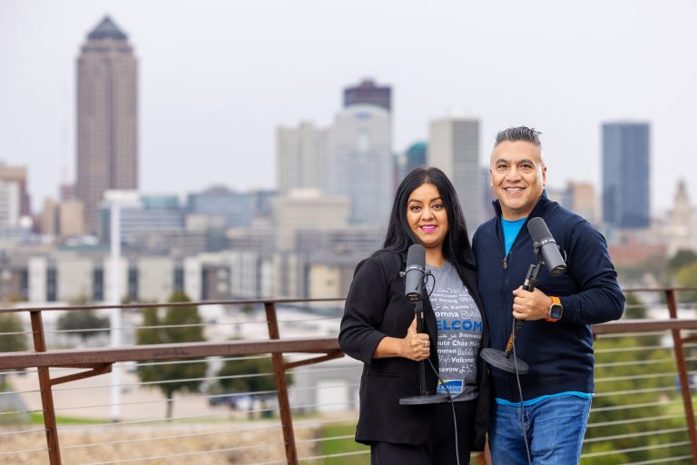 DMPS lanza “Conectando Familias”, un pódcast en español para familias de Des Moines